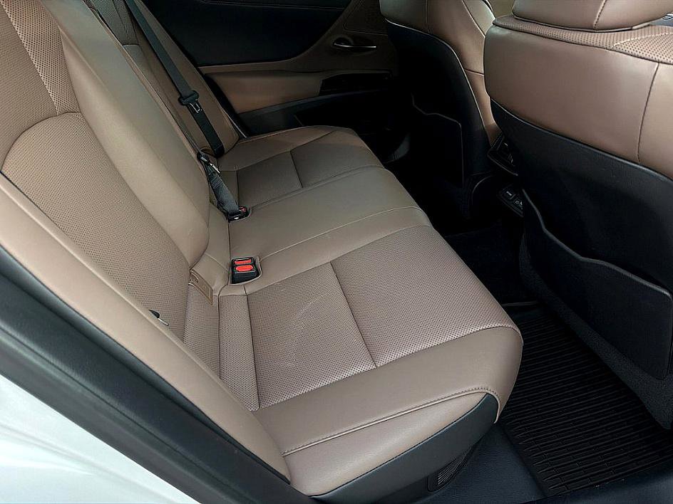 Used 2022 Lexus ES 300h w/ Premium Package image 23