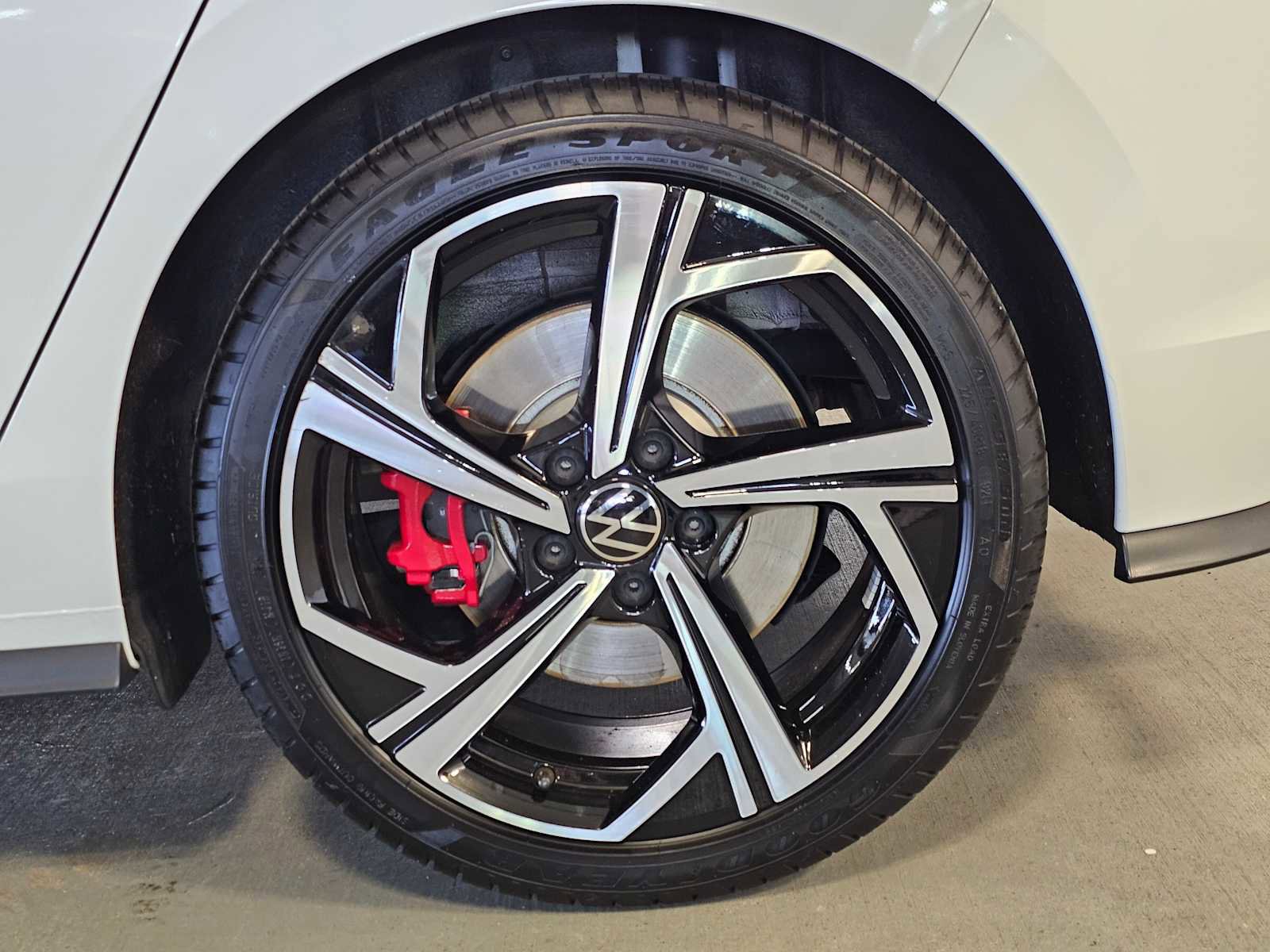 Used 2024 Volkswagen GTI SE FWD image 8