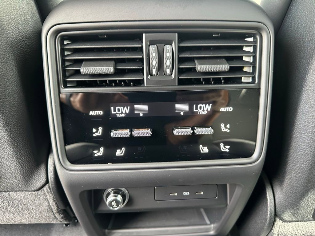 Used 2025 Porsche Cayenne S image 34