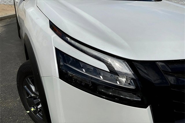 New 2025 Nissan Pathfinder SV image 10