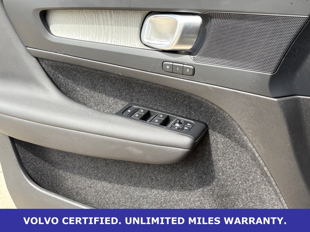 Certified 2024 Volvo XC40 B5 Plus image 26