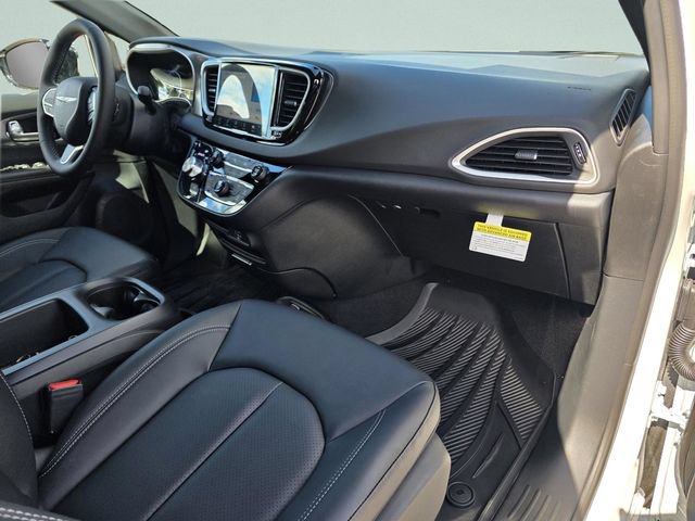 New 2026 Chrysler Voyager LX FWD image 17