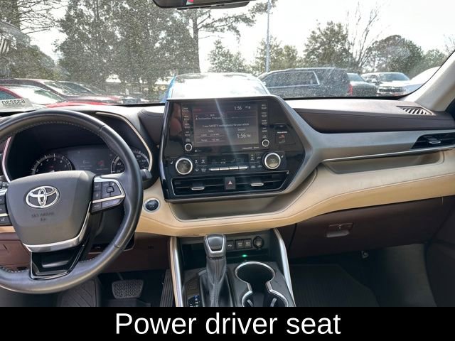 Used 2021 Toyota Highlander XLE FWD image 11