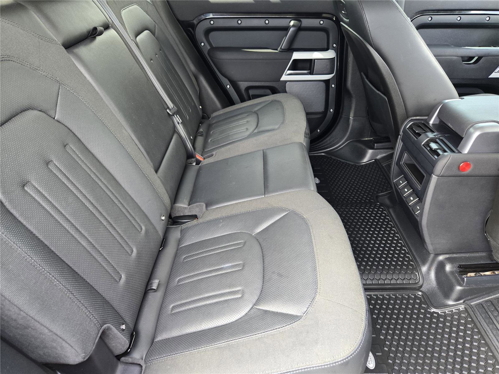 Used 2020 Land Rover Defender 110 SE AWD/4WD image 28