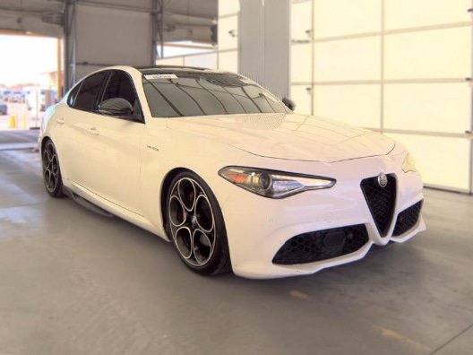 Used 2022 Alfa Romeo Giulia Veloce RWD image 2