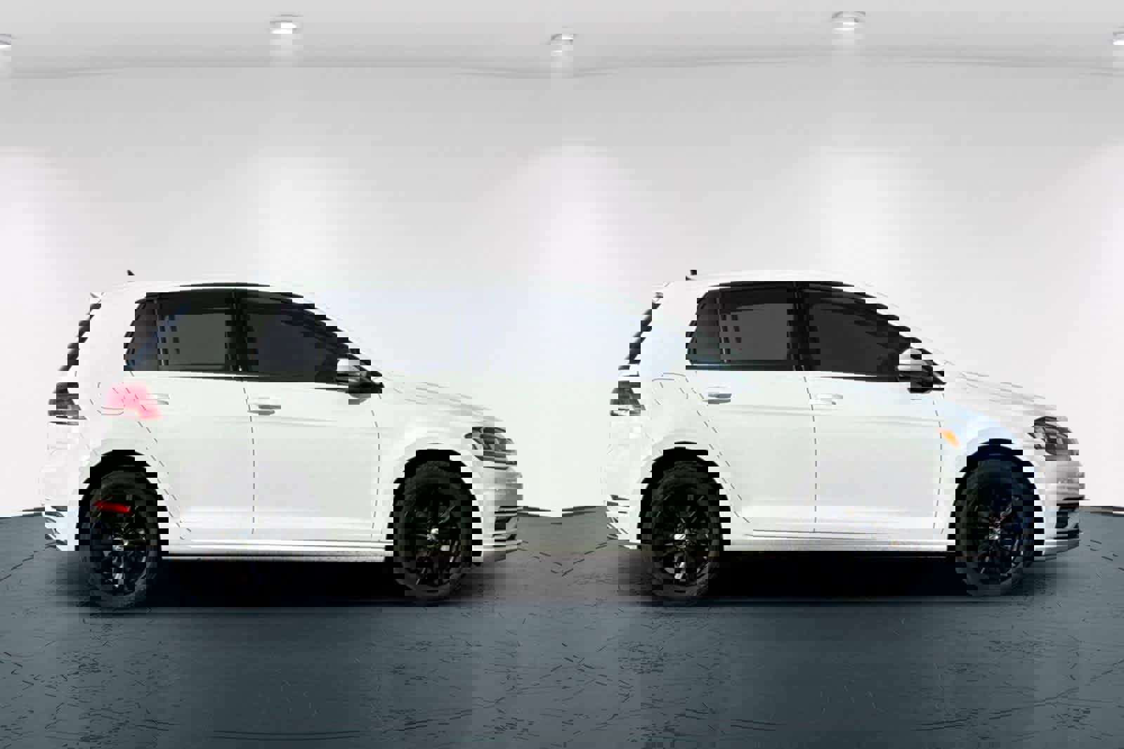 Used 2019 Volkswagen Golf SE image 6