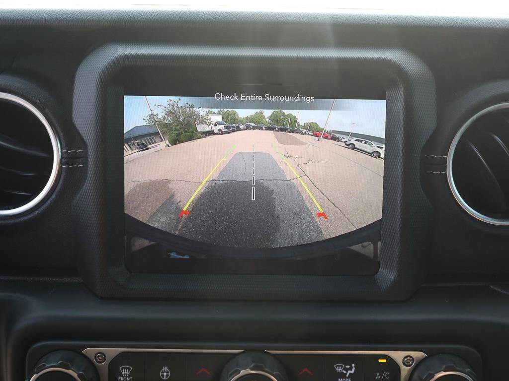 Used 2022 Jeep Wrangler Unlimited Sahara w/ Cold Weather Group AWD/4WD image 19