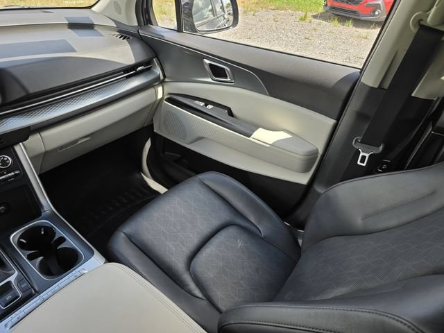 Certified 2022 Kia Carnival LX FWD image 22