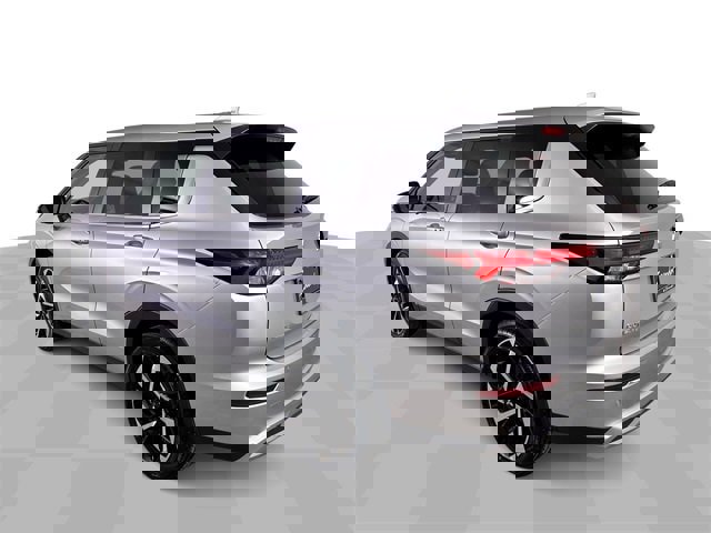 Used 2024 Mitsubishi Outlander SE image 6