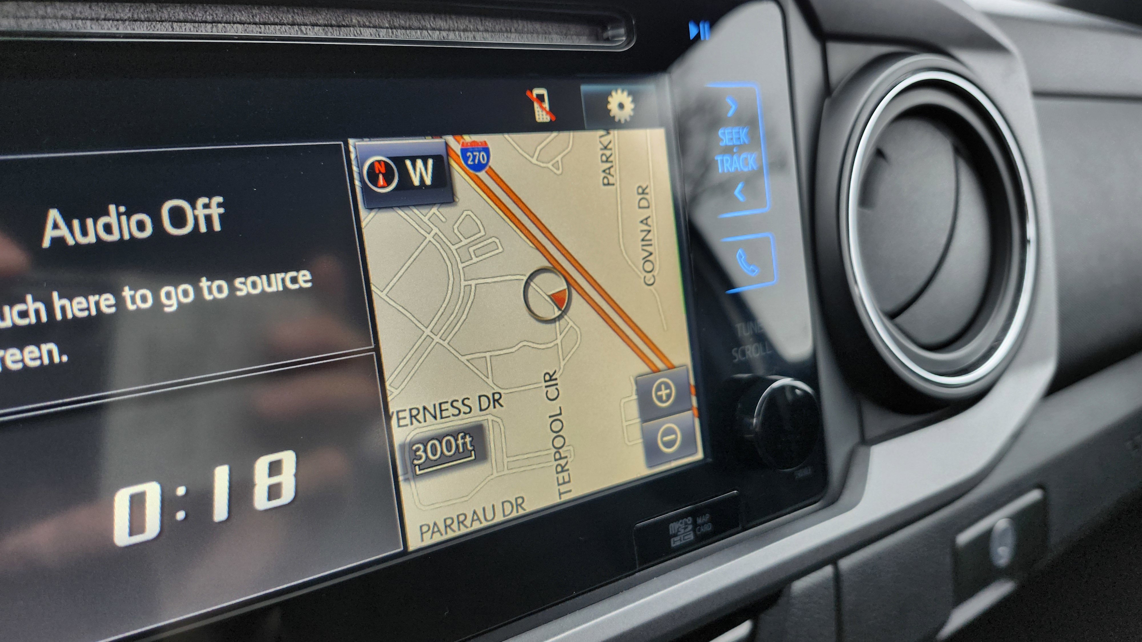 Used 2016 Toyota Tacoma TRD Sport image 2