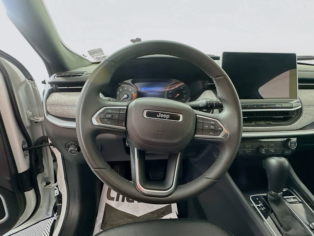 Used 2024 Jeep Compass Latitude image 11