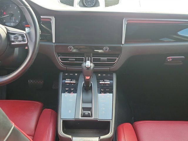 Used 2024 Porsche Macan image 19