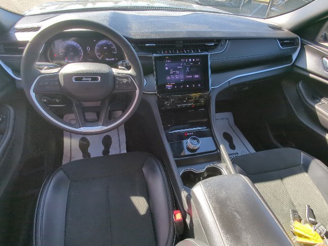 Used 2025 Jeep Grand Cherokee L Altitude AWD/4WD image 15