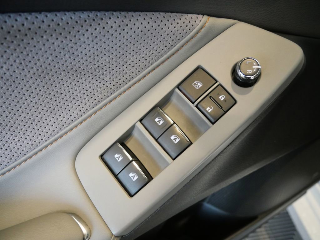 Used 2019 Toyota Avalon Touring w/ Advanced Safety Package image 16