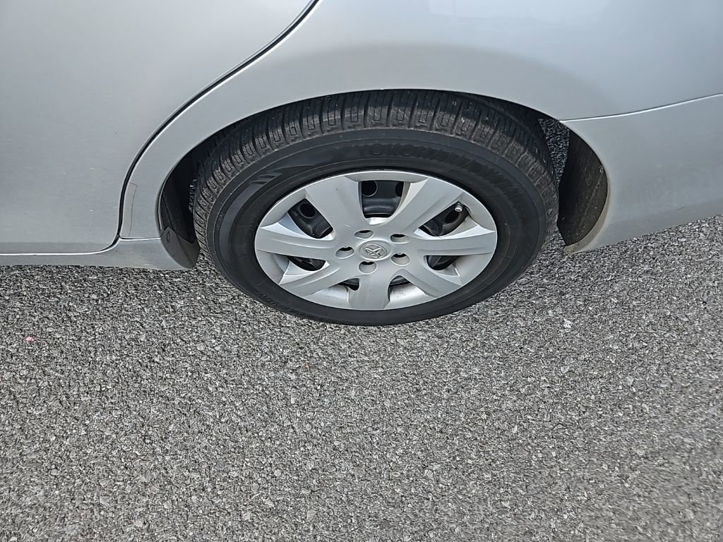 Used 2011 Toyota Camry LE image 13