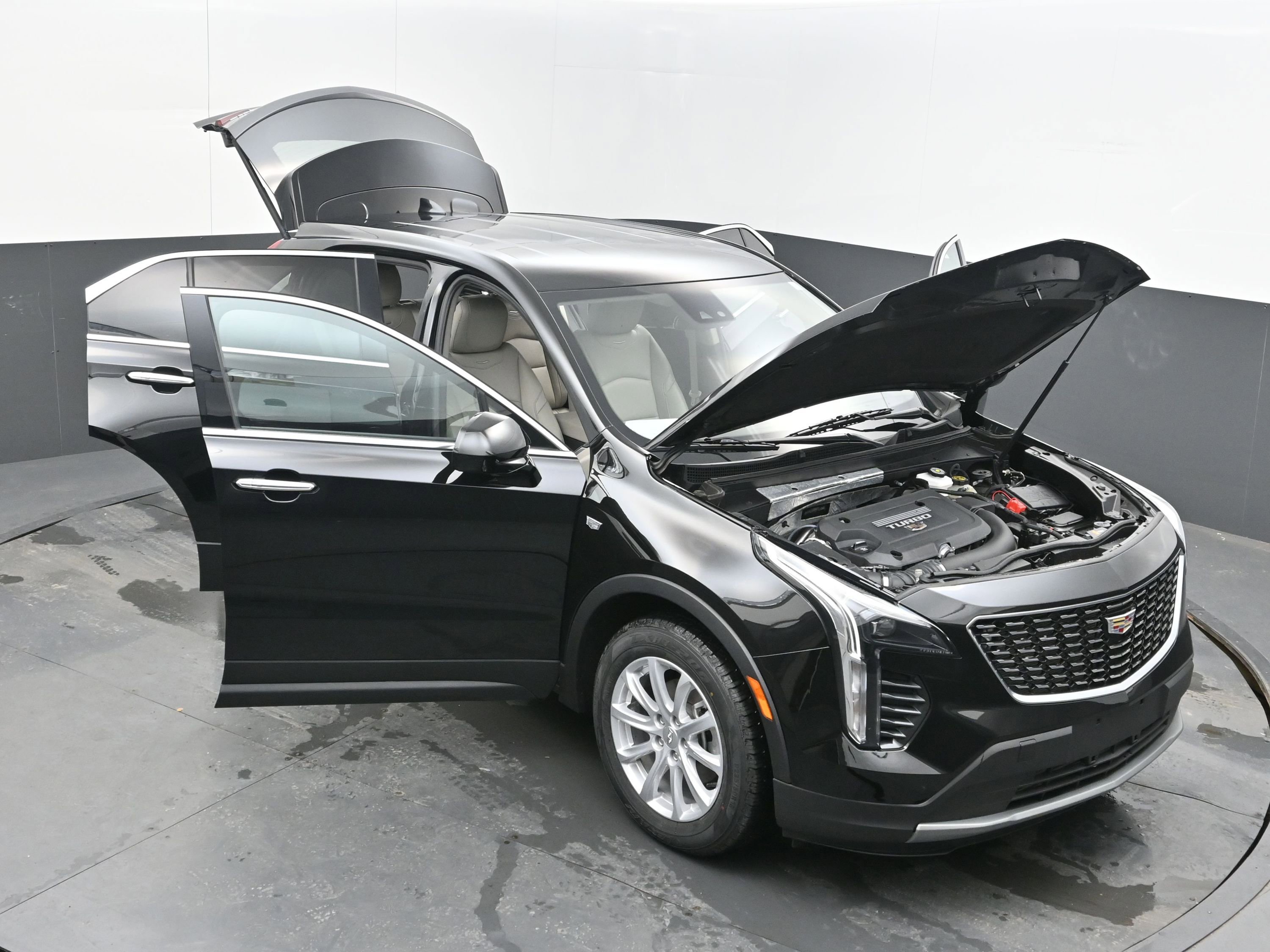 Used 2023 Cadillac XT4 Luxury w/ Cold Weather Package image 40