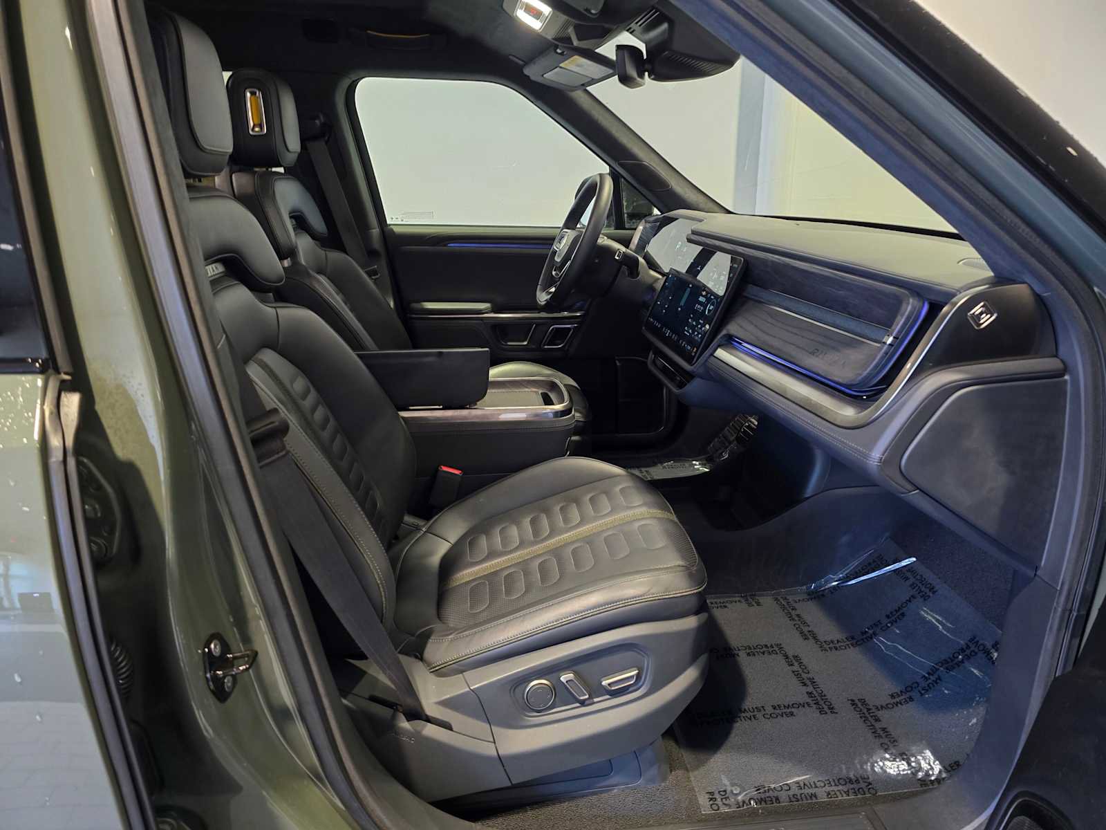 Used 2022 Rivian R1S Launch Edition image 13