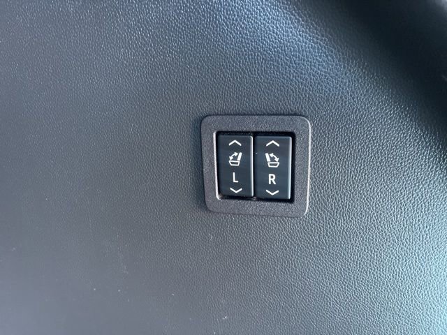 Used 2024 Buick Enclave Premium w/ Experience Buick Package FWD image 9