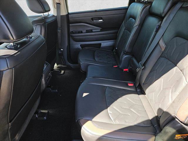 New 2026 Nissan Pathfinder Platinum image 12