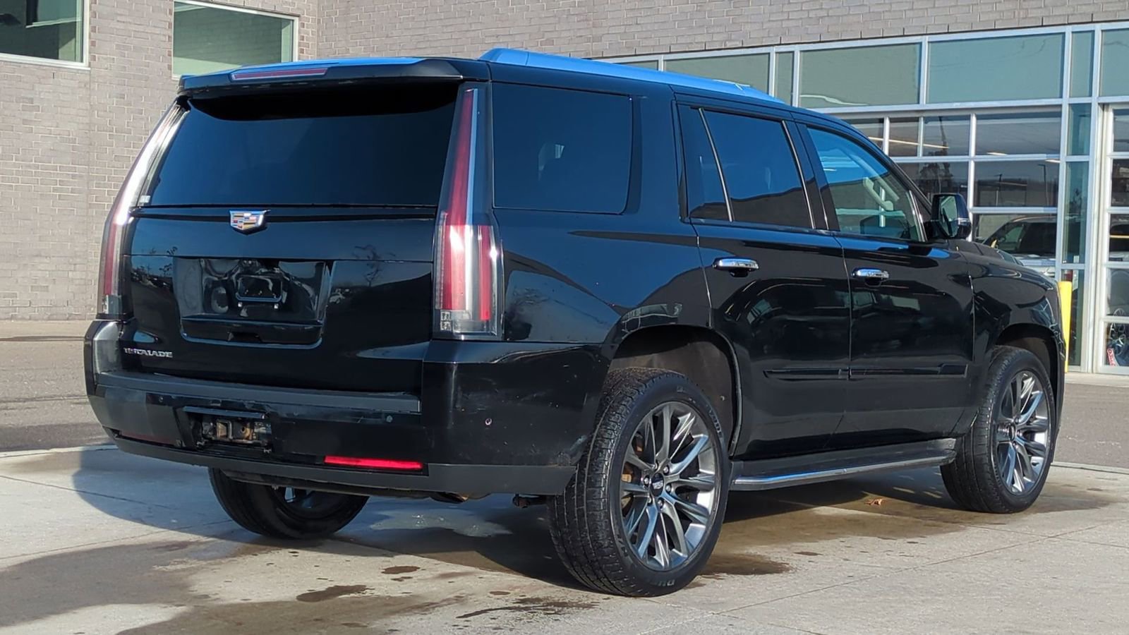 Used 2020 Cadillac Escalade Premium Luxury w/ Escalade Sport Edition image 6