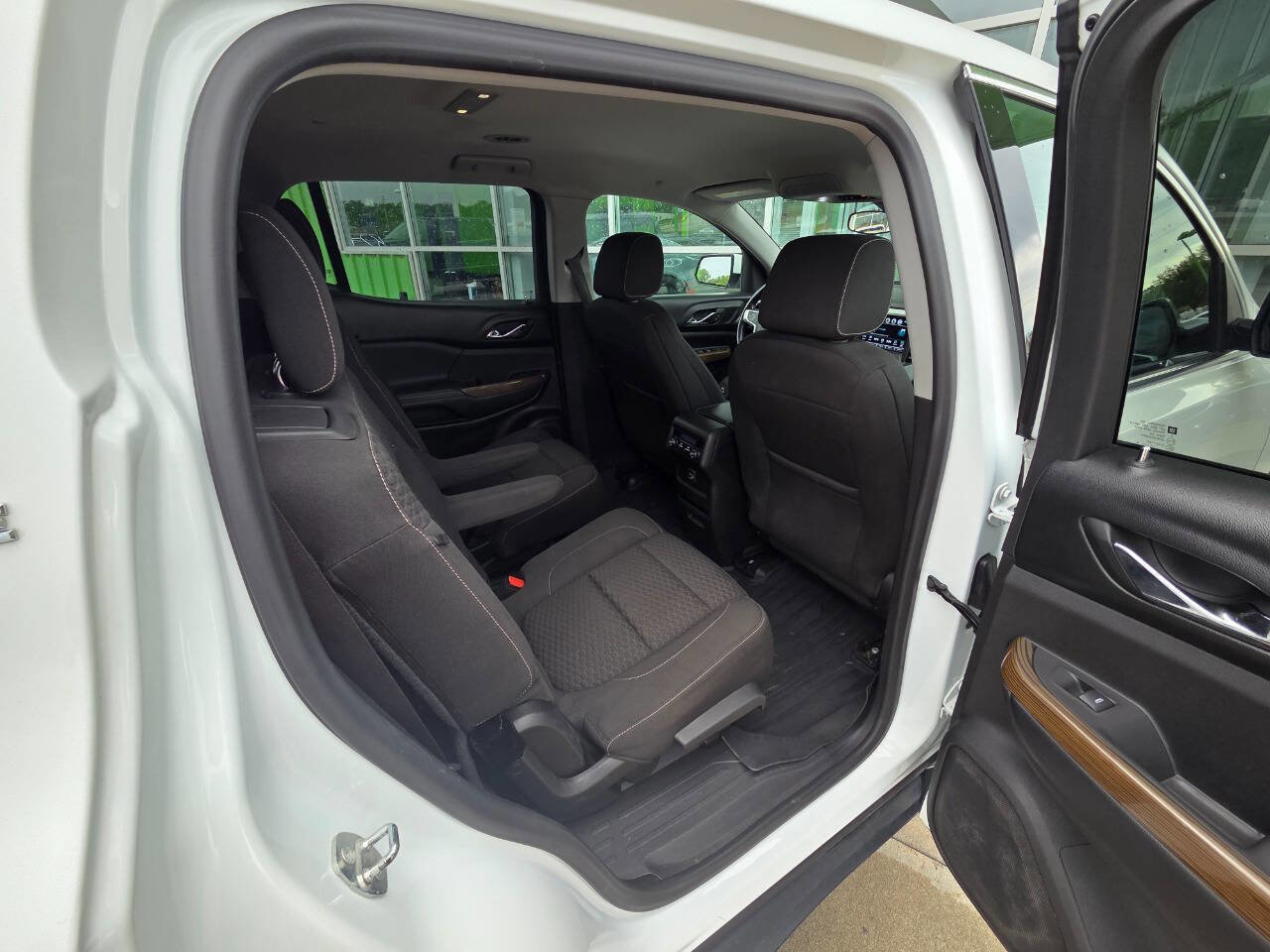 Used 2018 GMC Acadia SLE w/ LPO, Floor Liner Package image 16