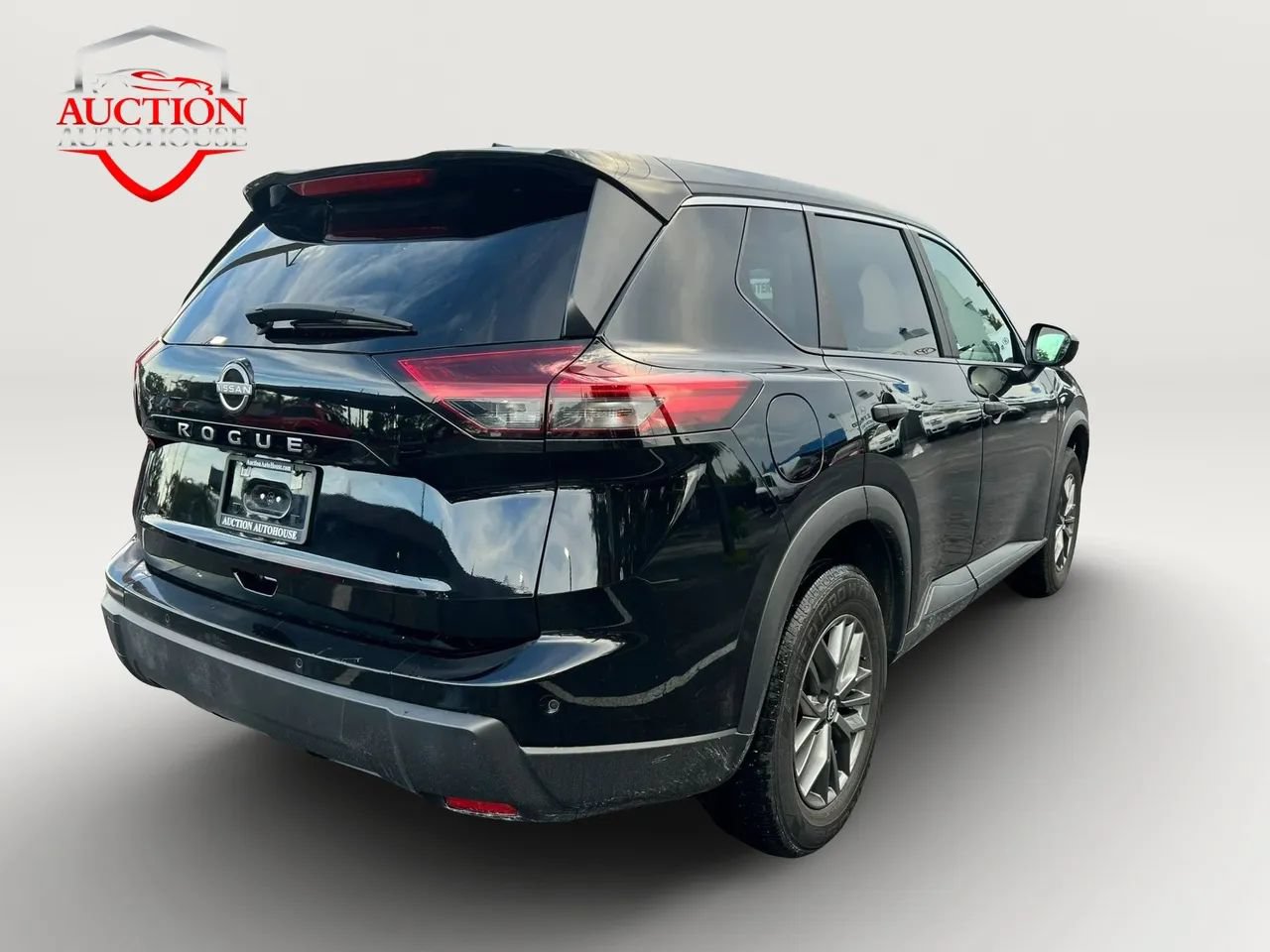 Used 2024 Nissan Rogue SV AWD/4WD image 5