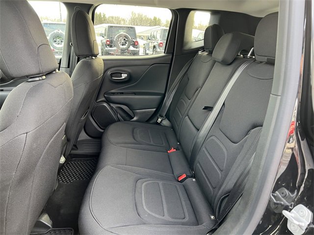 Certified 2022 Jeep Renegade Latitude w/ Convenience Group image 5