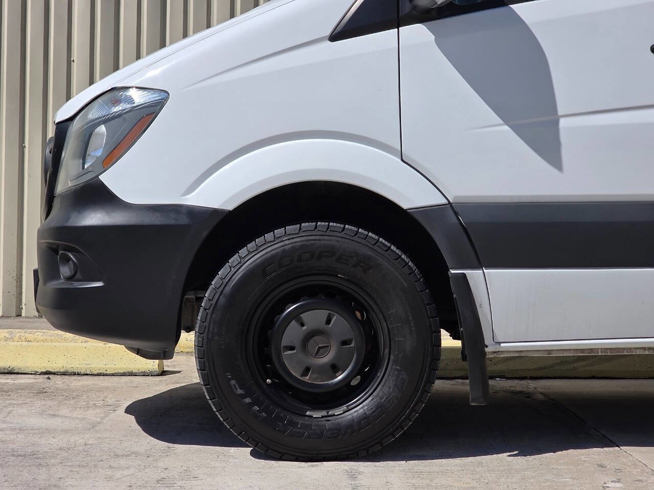 Used 2016 Mercedes-Benz Sprinter 2500 image 35