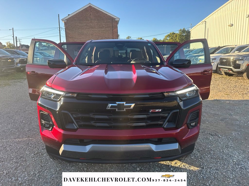 Used 2025 Chevrolet Colorado Z71 w/ Technology Package AWD/4WD image 40