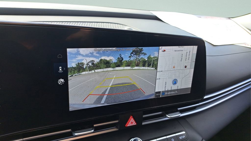 Used 2024 Hyundai Elantra SEL FWD image 25