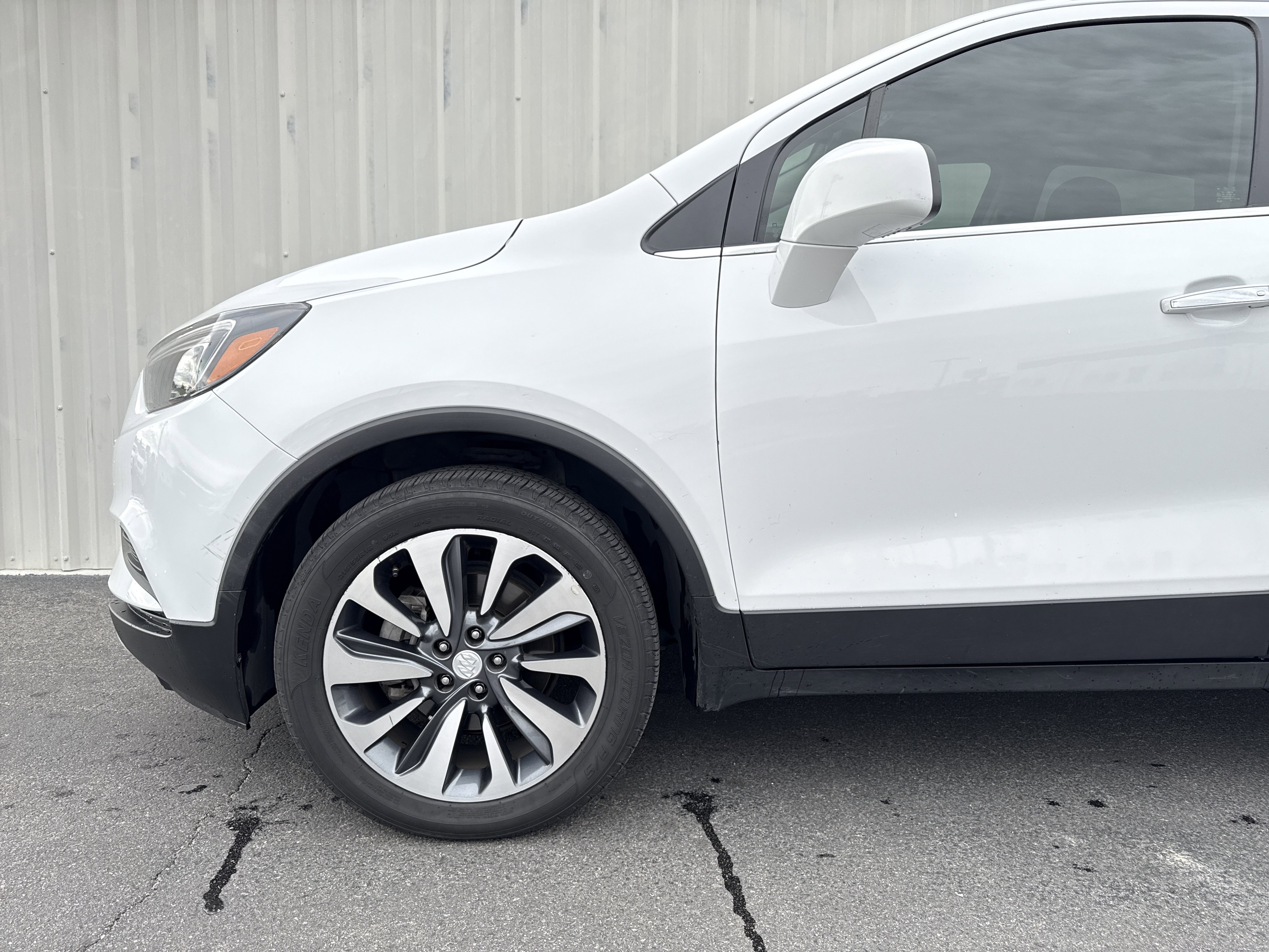 Used 2021 Buick Encore Preferred image 3