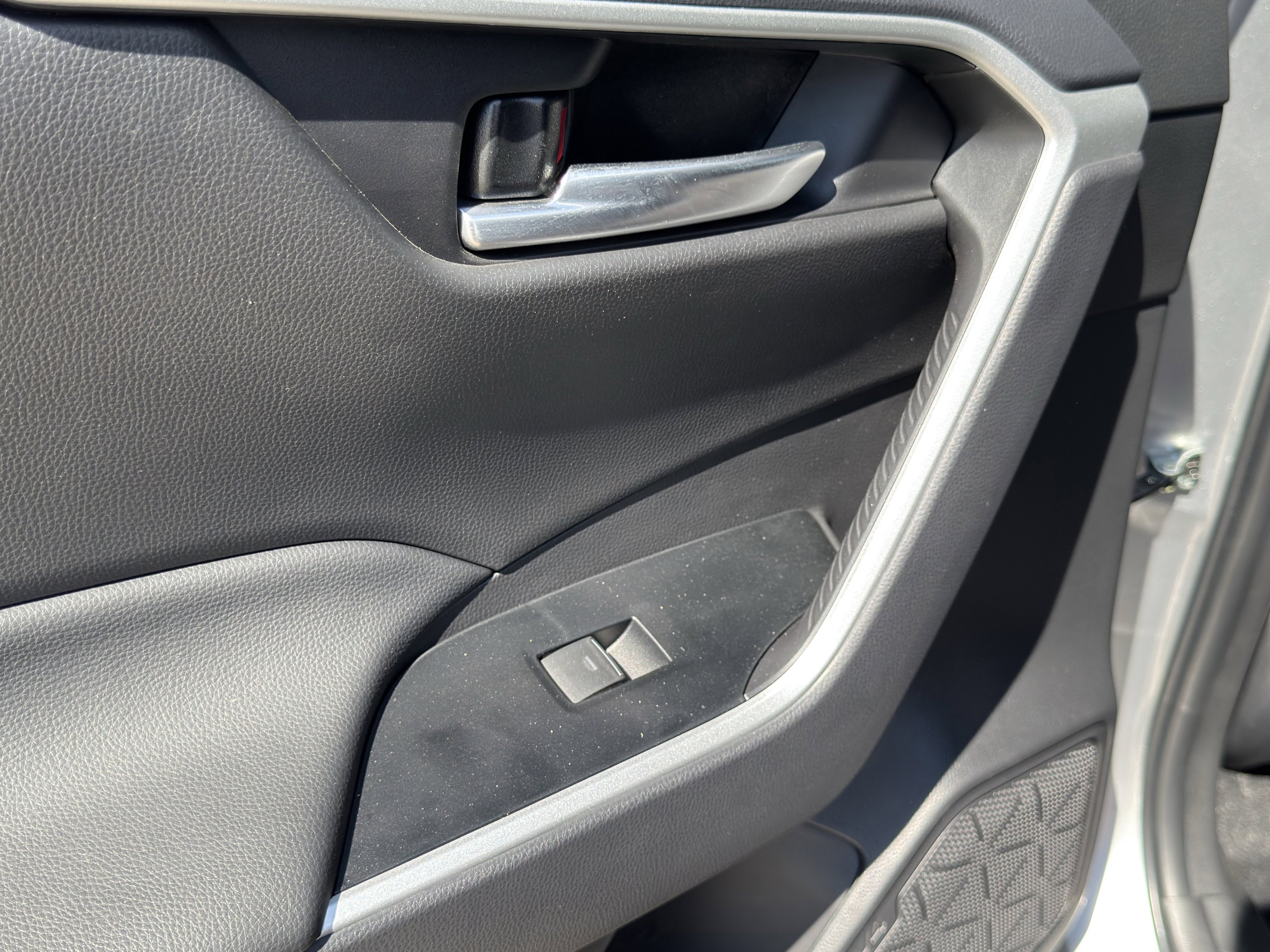 Used 2025 Toyota RAV4 XLE image 23