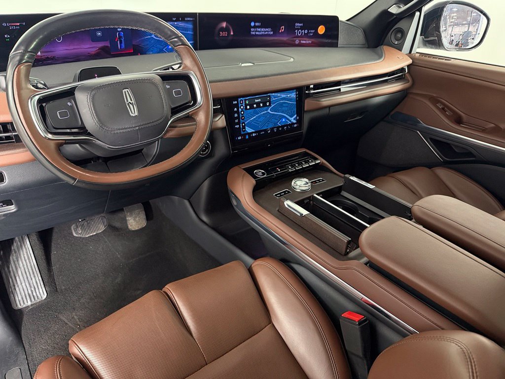 Used 2025 Lincoln Navigator Reserve AWD/4WD image 14