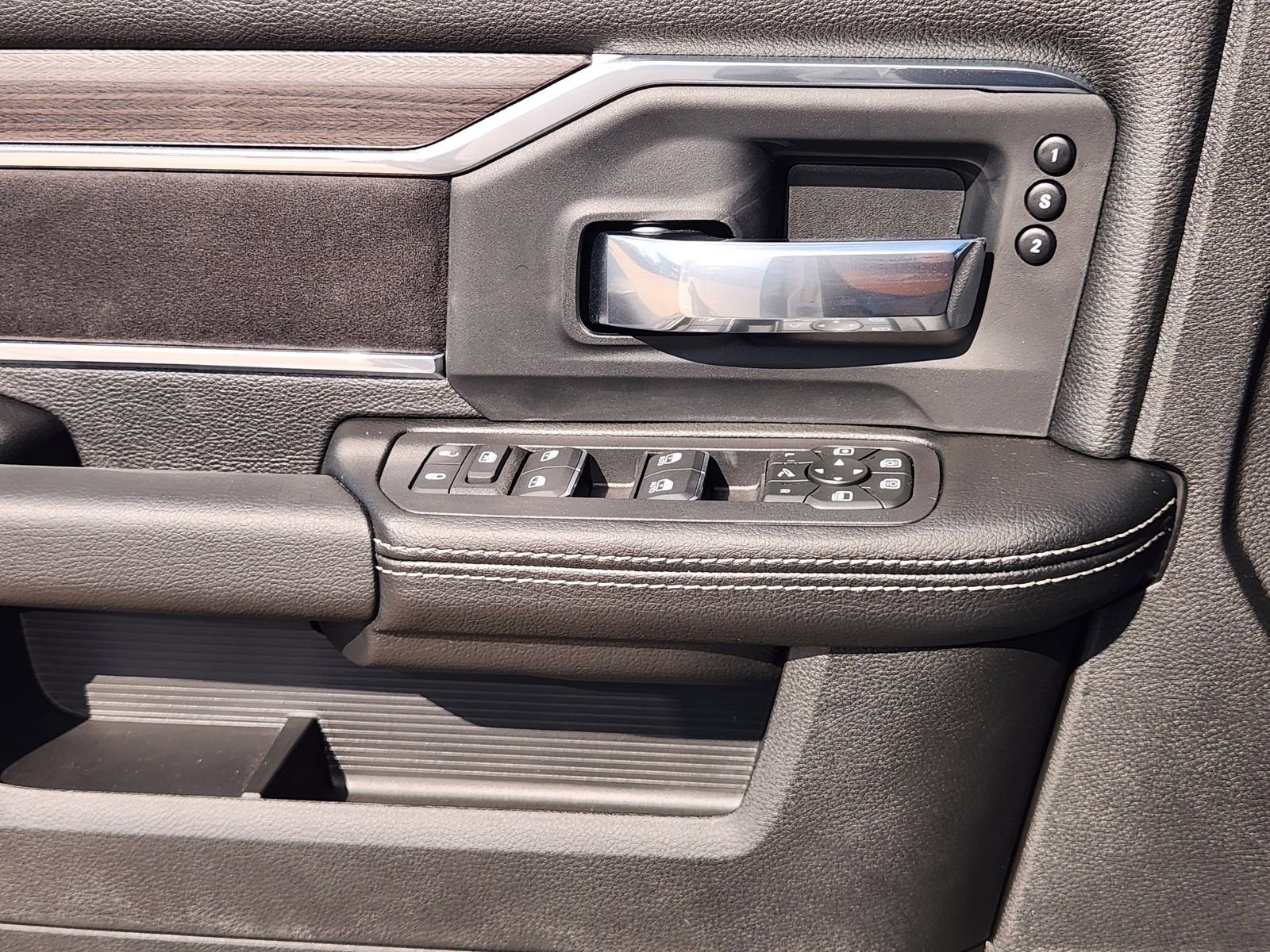 New 2026 RAM 2500 Laramie AWD/4WD image 19