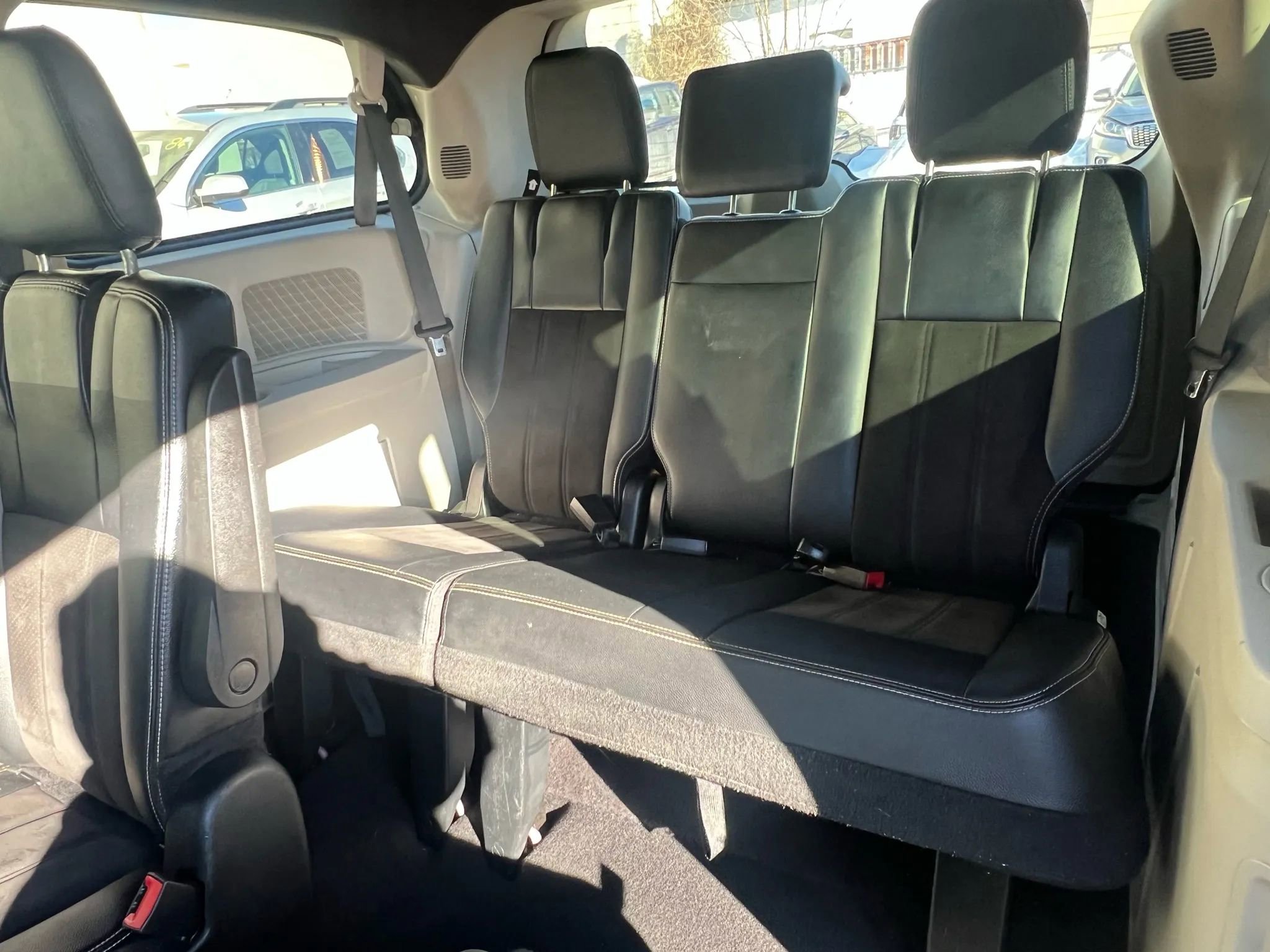 Used 2019 Dodge Grand Caravan SXT image 28