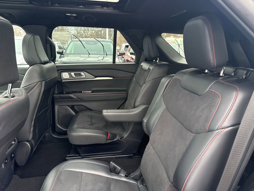 Used 2025 Ford Explorer ST w/ Sun And Sound Package image 19