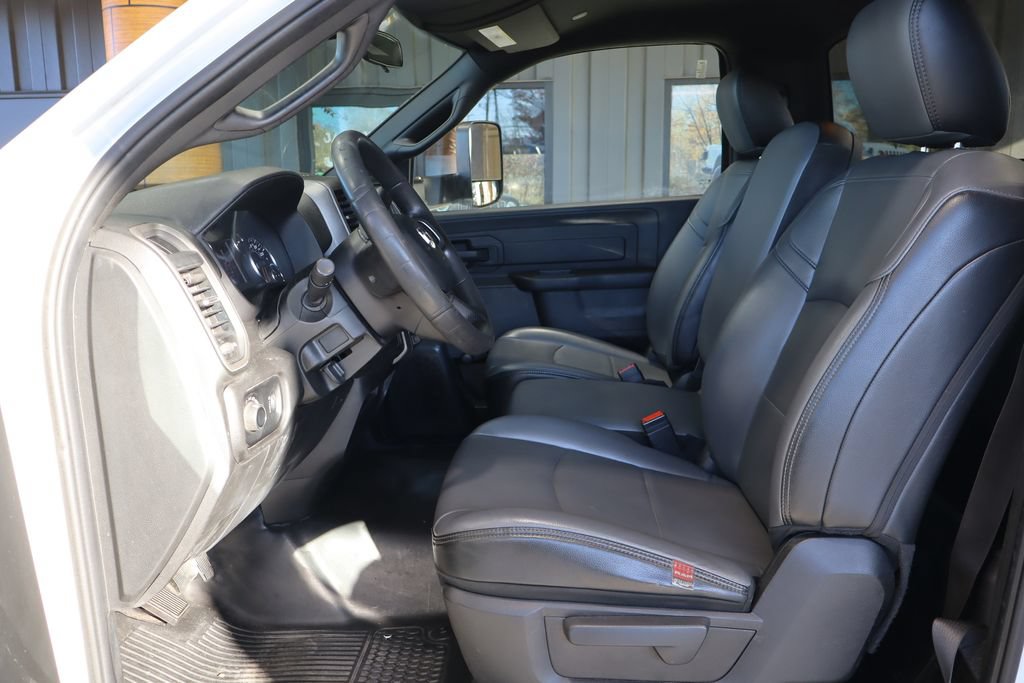 Used 2022 RAM 3500 Tradesman w/ Chrome Appearance Group RWD image 8