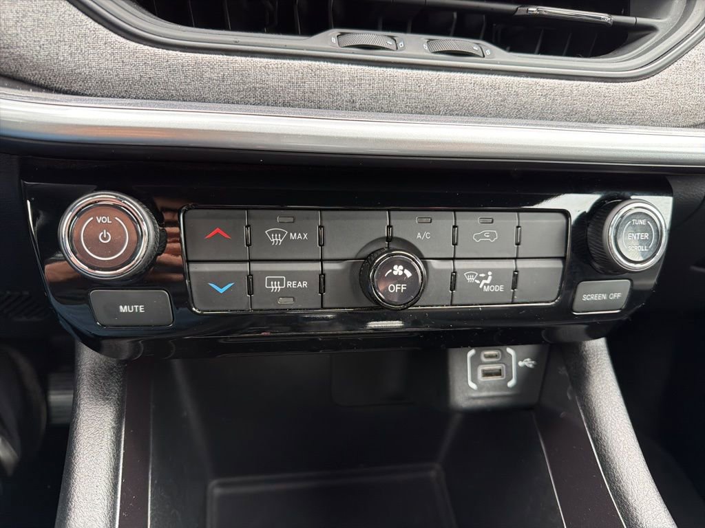 Used 2024 Jeep Compass Latitude AWD/4WD image 12