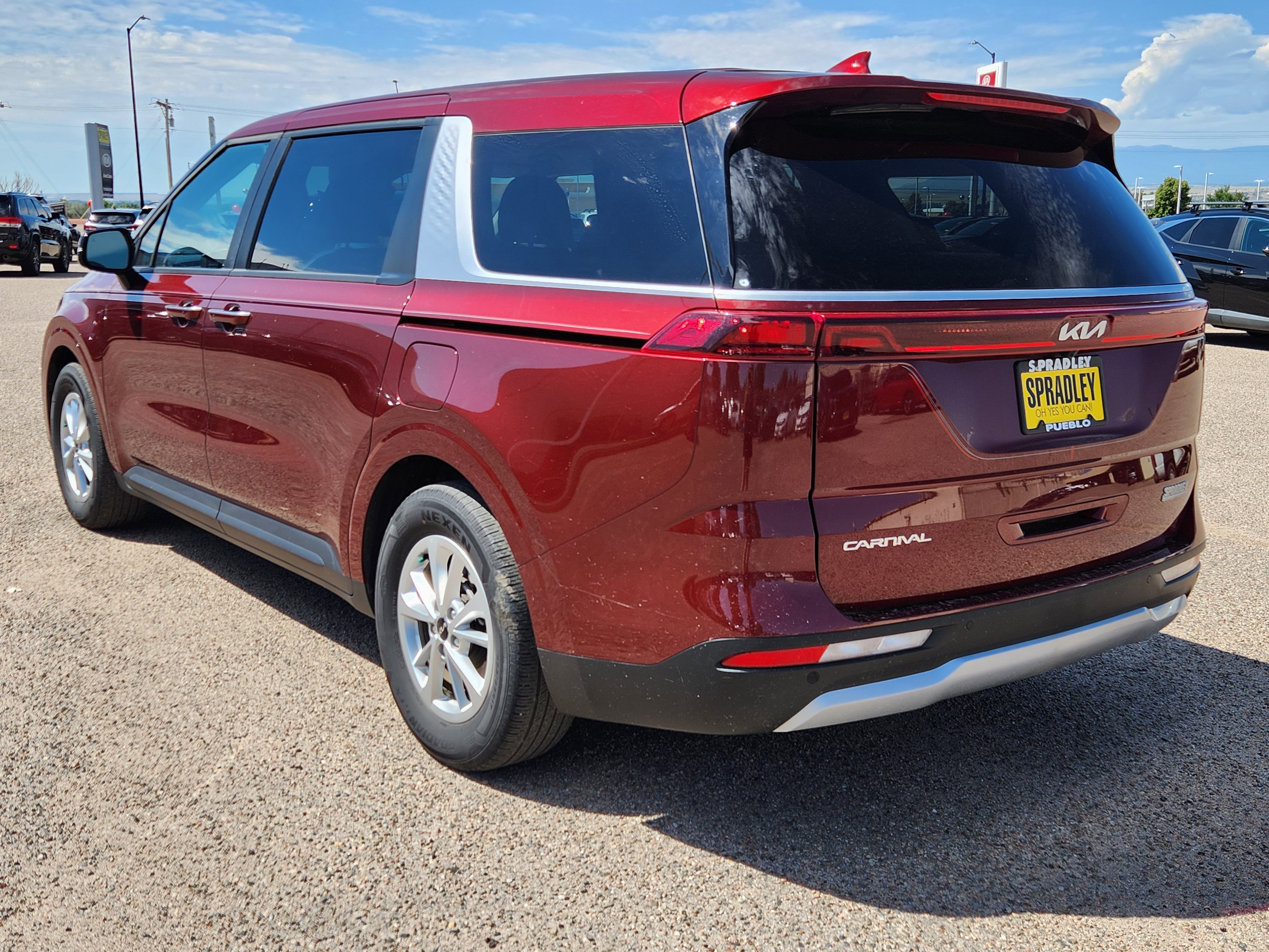 Used 2024 Kia Carnival LX image 3