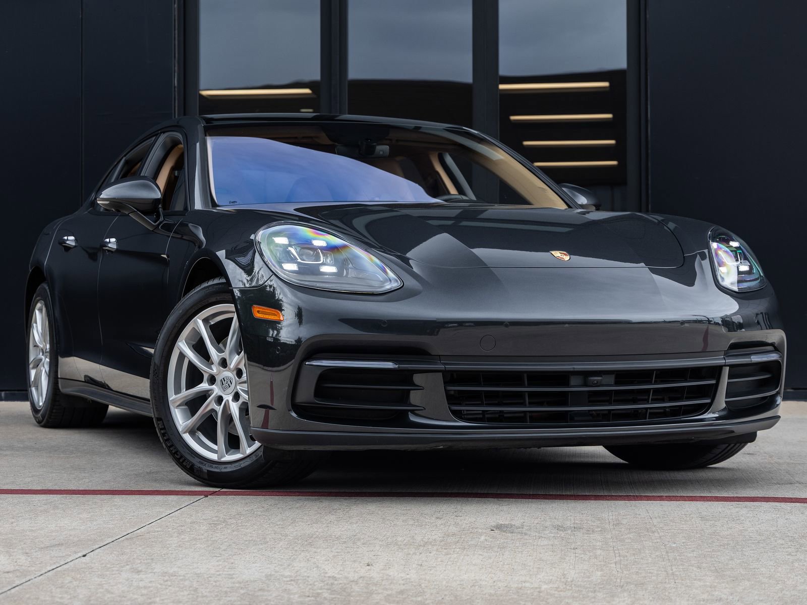 Certified 2018 Porsche Panamera image 6