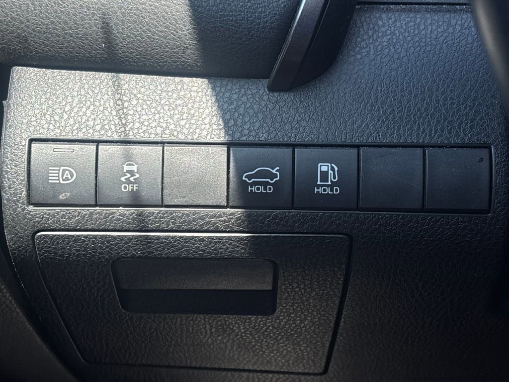 Used 2020 Toyota Camry SE FWD image 23