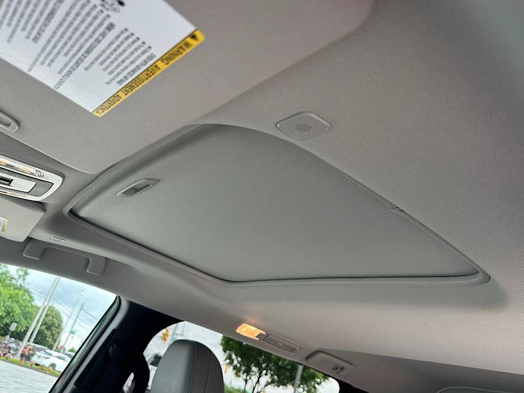 New 2026 Toyota Sienna XLE AWD/4WD image 5