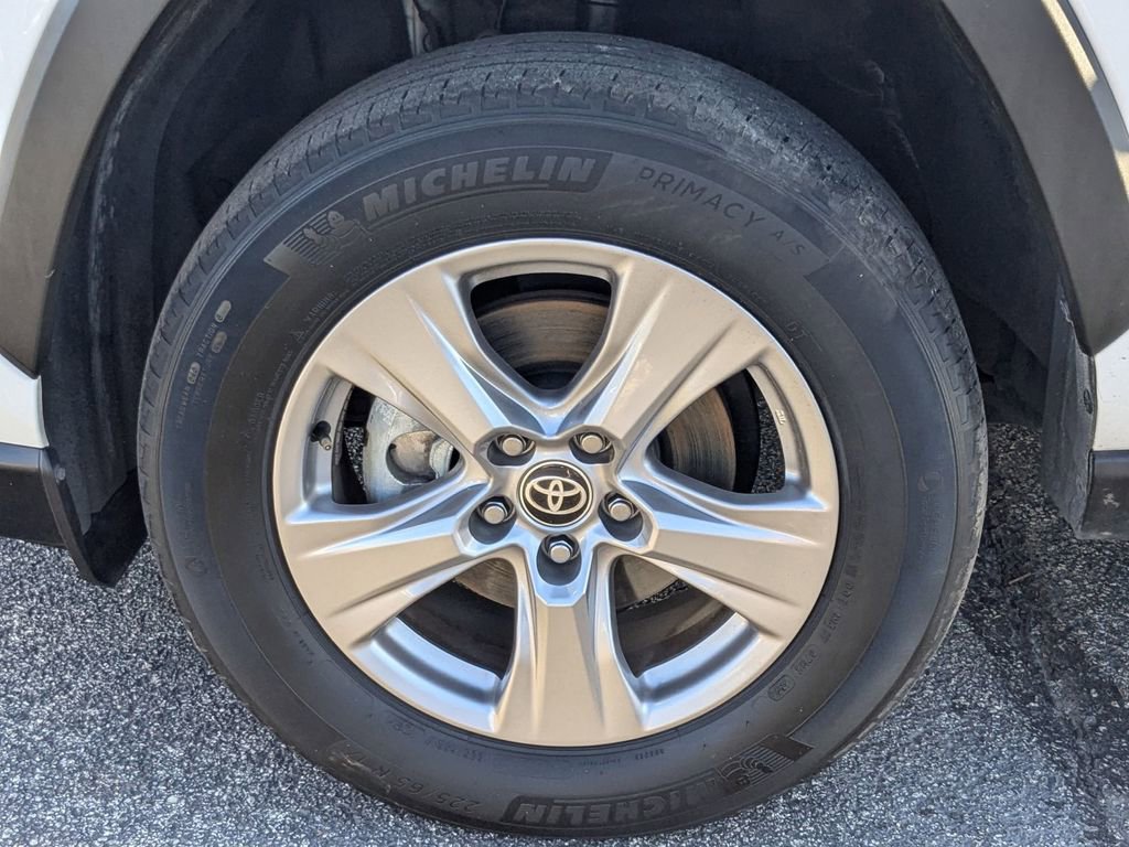 Used 2025 Toyota RAV4 XLE image 27