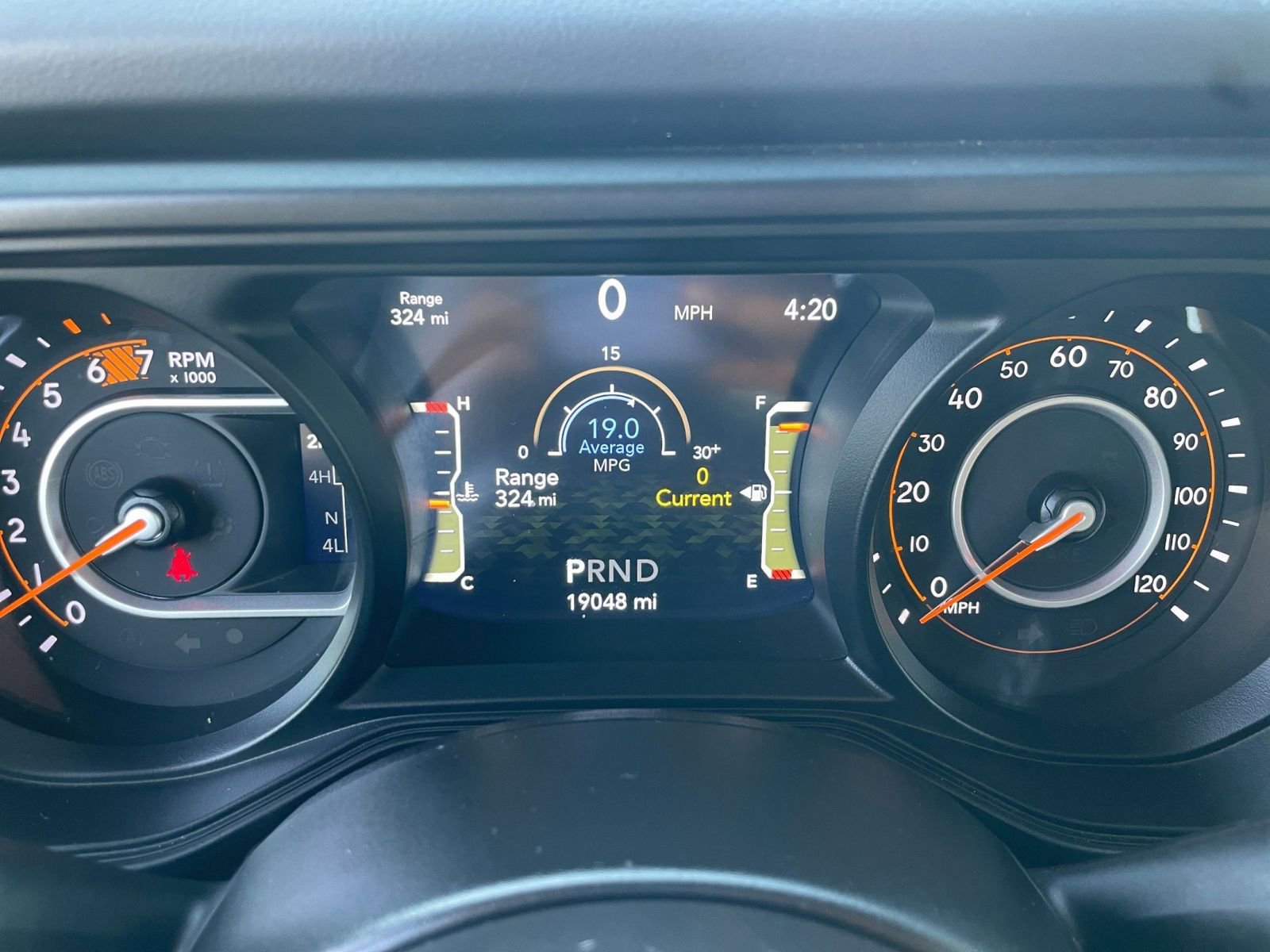 Used 2025 Jeep Wrangler Sahara image 39