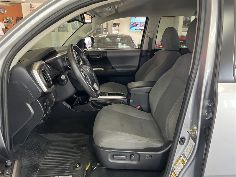 Used 2020 Toyota Tacoma SR5 RWD image 8