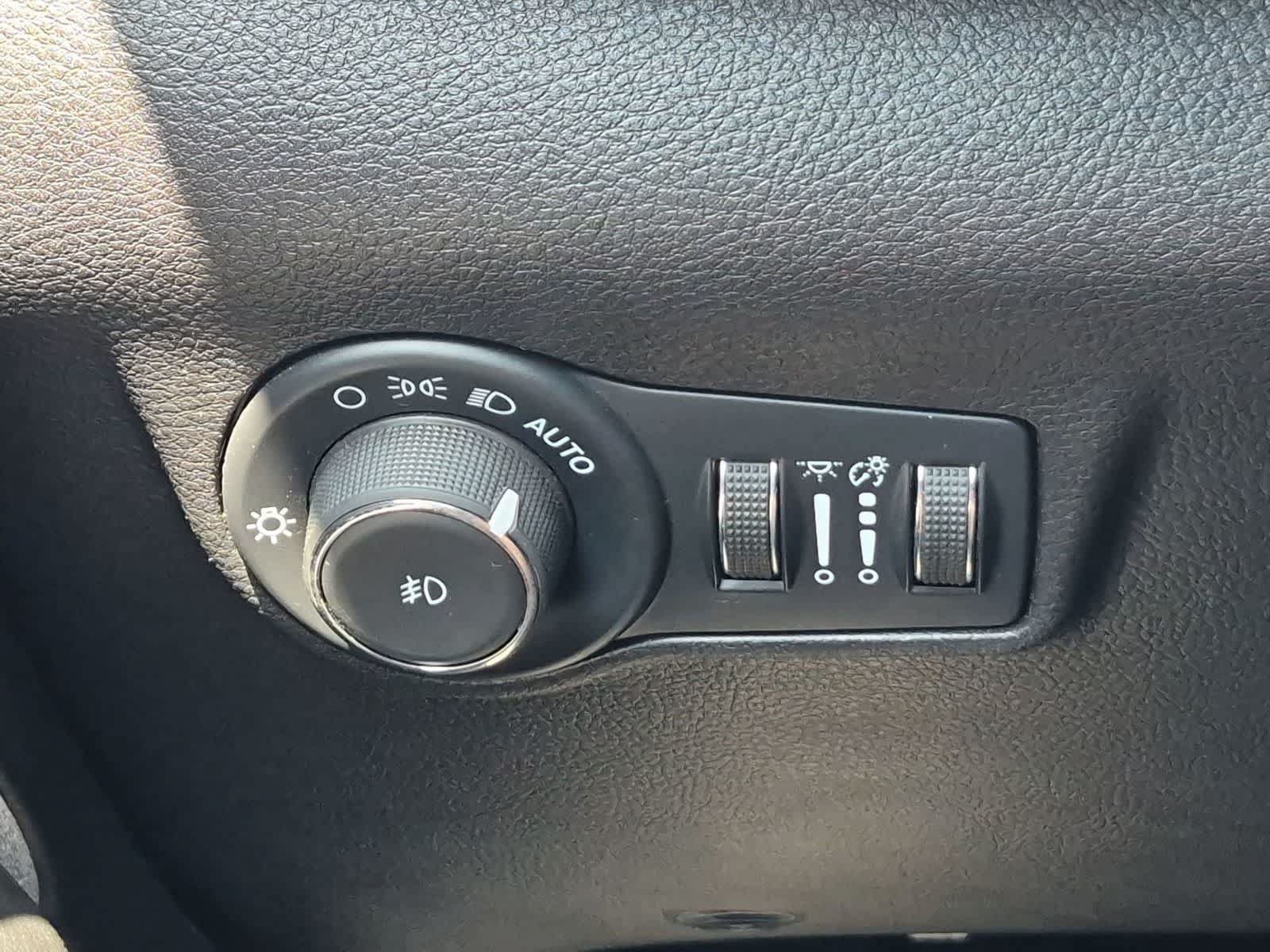 Used 2024 Jeep Compass Latitude AWD/4WD image 17
