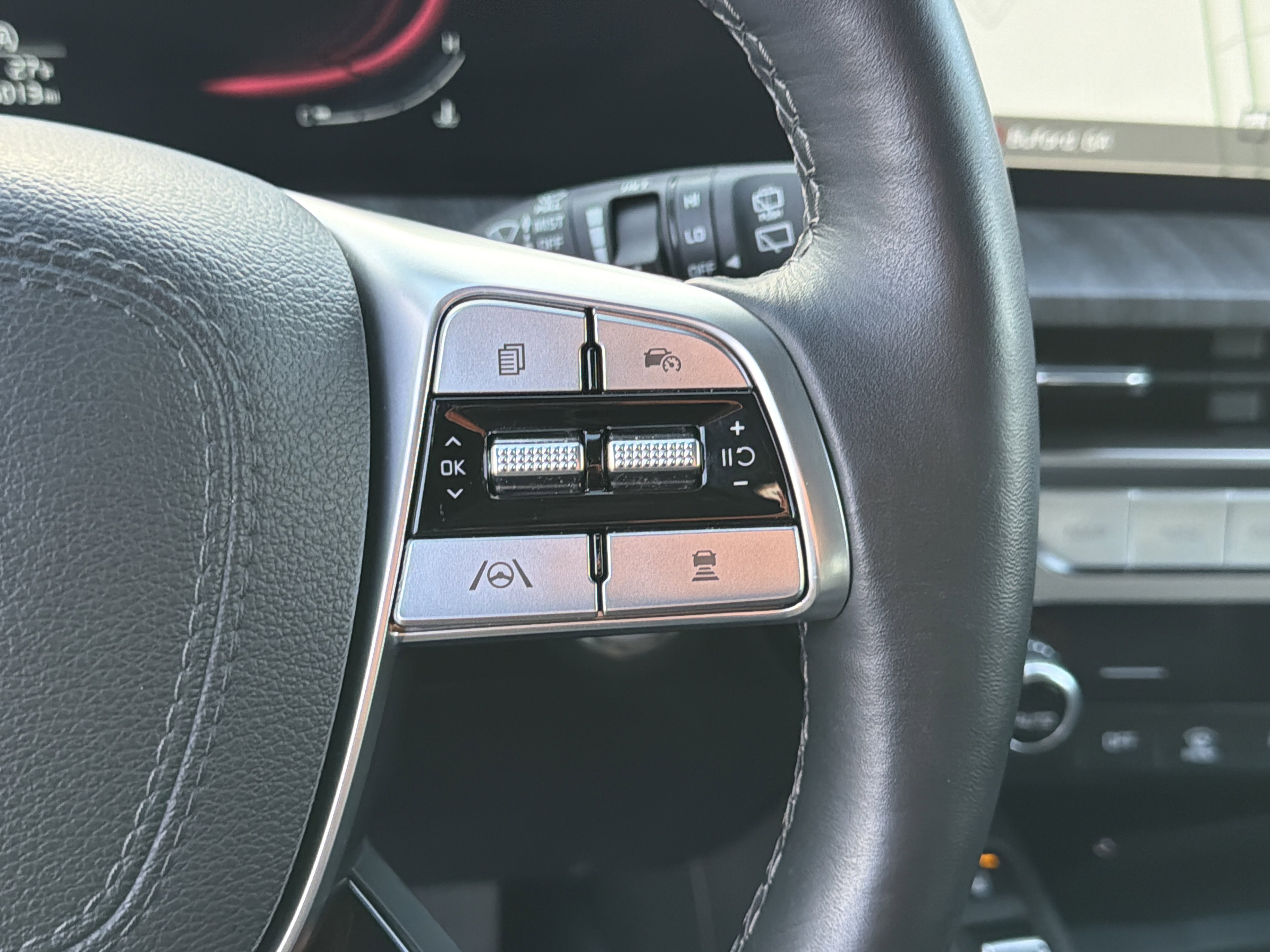 Used 2025 Kia Telluride EX image 28