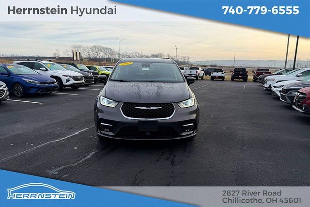 Used 2023 Chrysler Pacifica Touring-L image 2