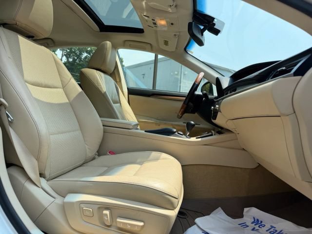 Used 2013 Lexus ES 300h w/ Luxury Pkg FWD image 14