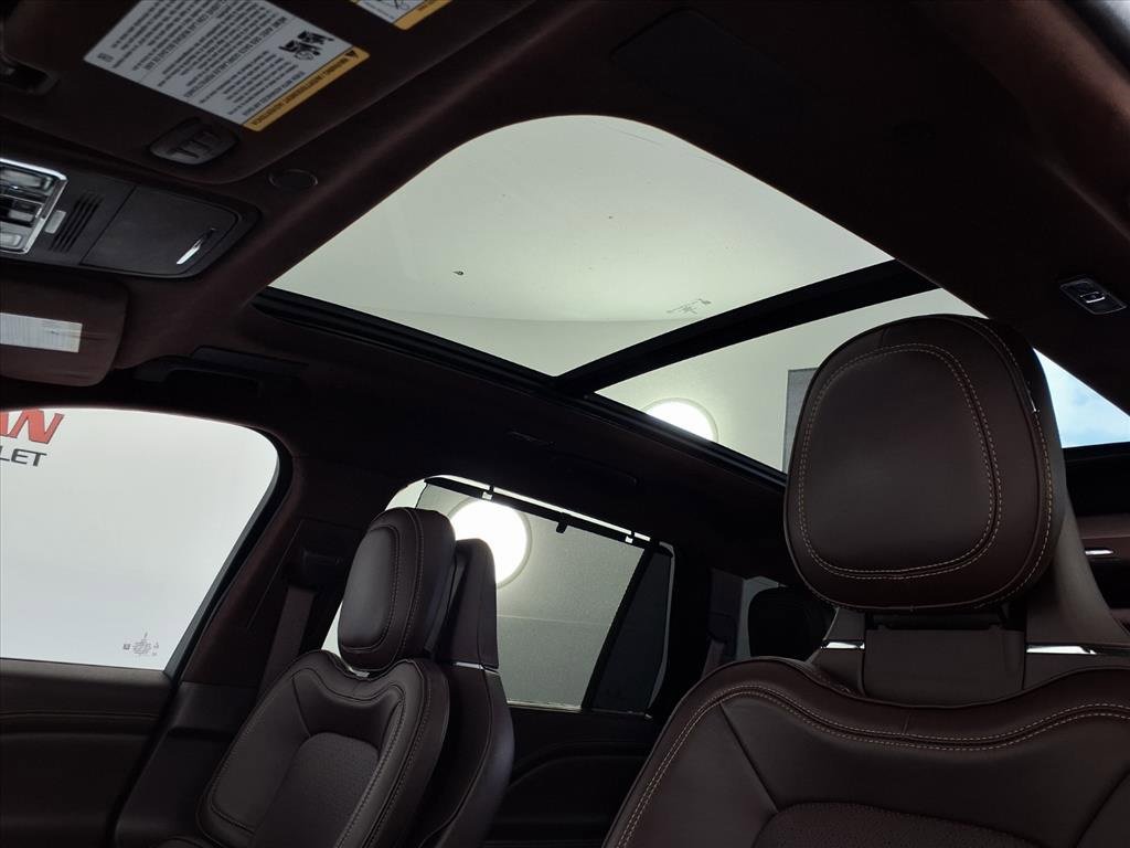 Used 2024 Lincoln Aviator Black Label w/ Class IV Trailer Tow Package image 10